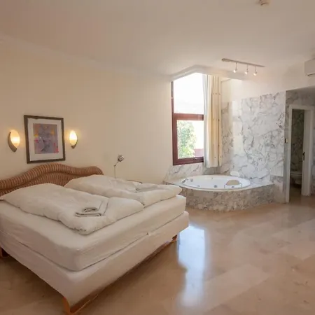 Tauro Golf Oasis Luxury Villa